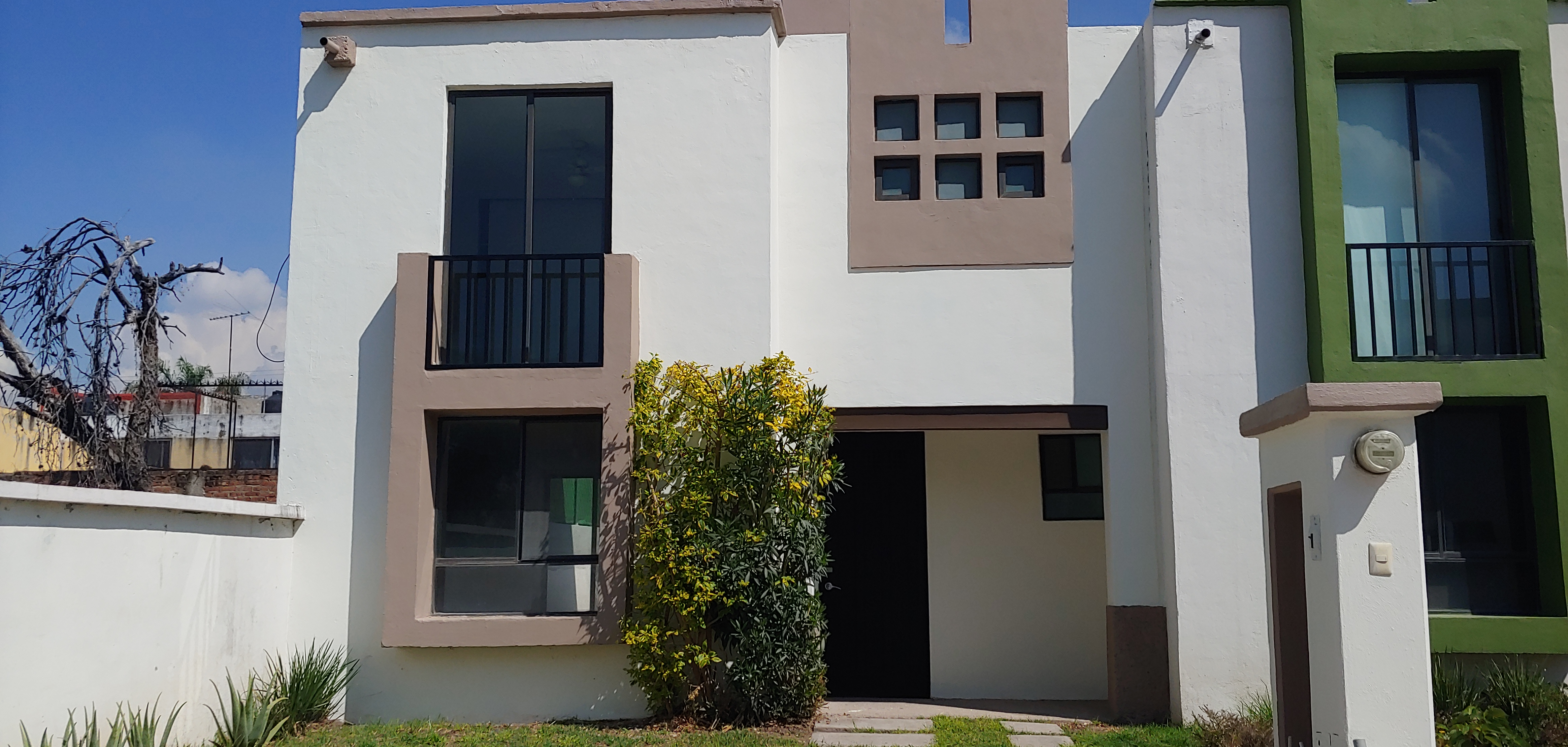 CASA EN VENTA EN RESIDENCIAL OASIS EN LEÓN GTO. A SOLO 1,900.000.00
