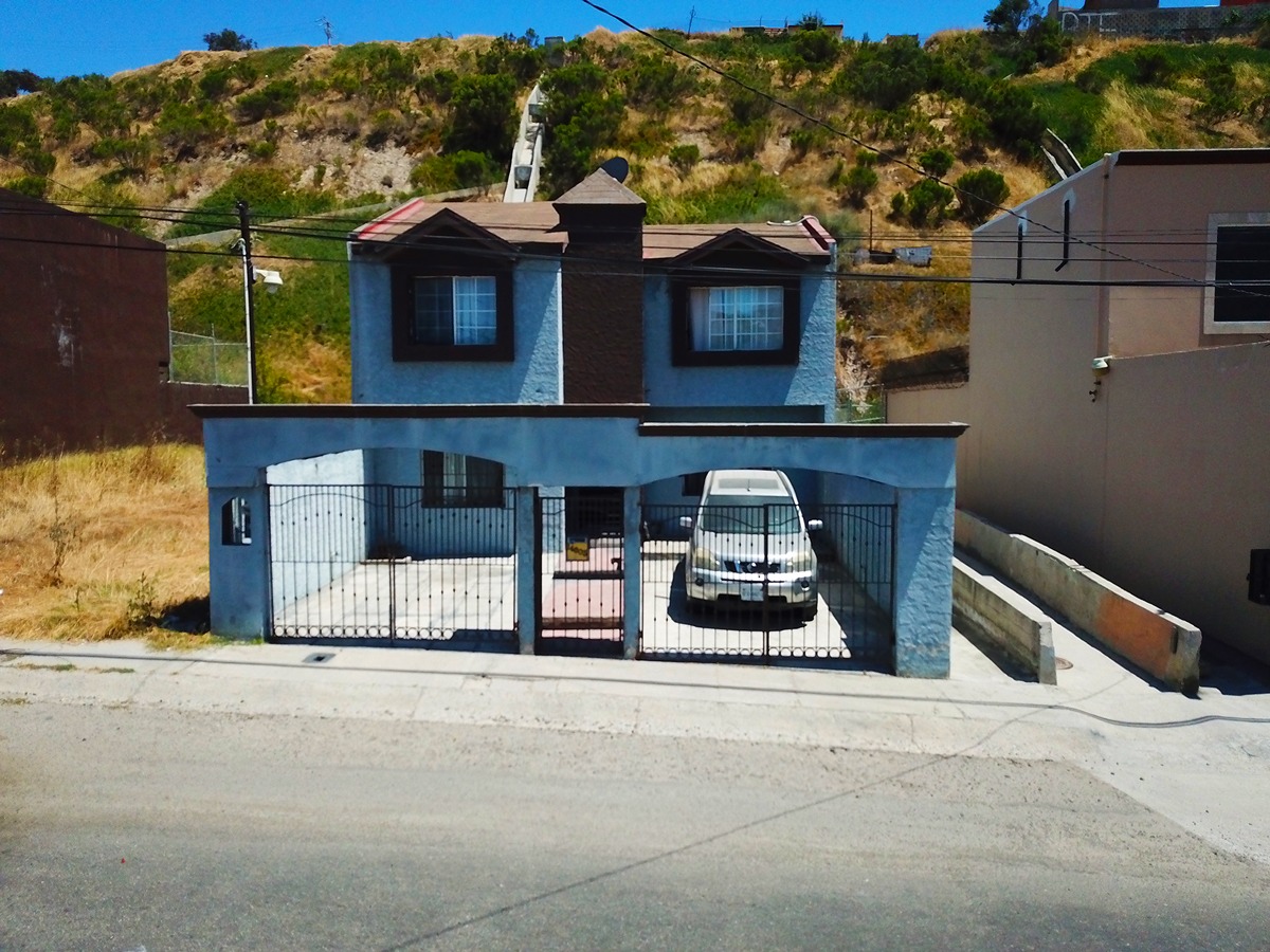 EN VENTA CASA FRACC. EL VALLE, TIJUANA