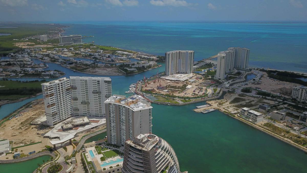Condo de 3 Recamaras en Venta en Puerto Cancun - (34)
