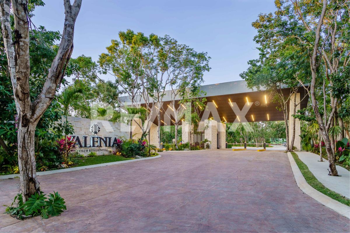 Valenia Lote Residencial en Venta a Pasos de la Casa Club - (34)