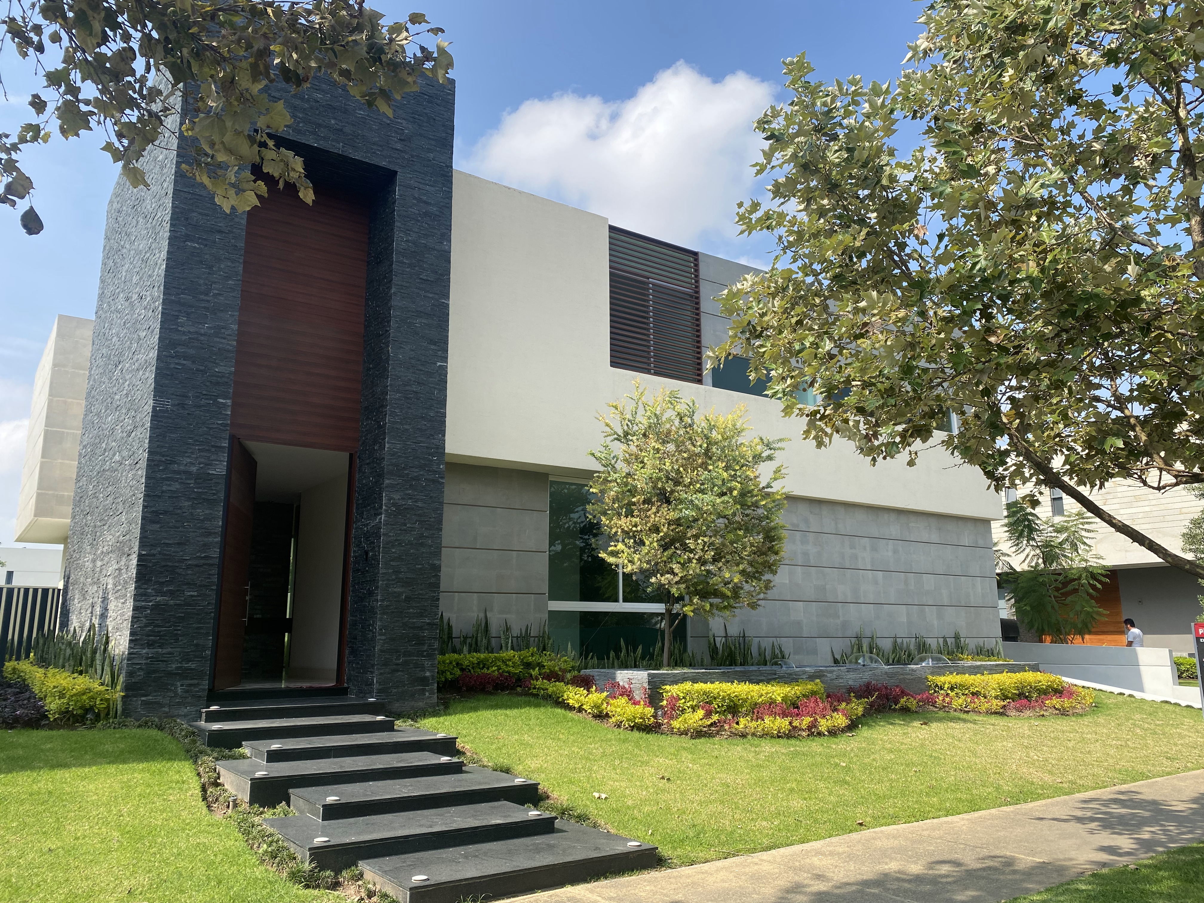 Residencia en venta Bosque de los Lagos   en VALLARTA UNIVERSIDAD, Zapopan - foto 2 de 44