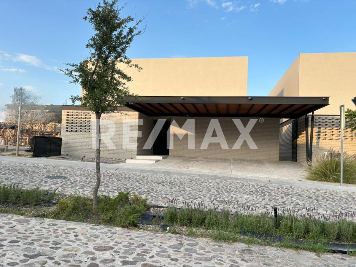 CASA EN VENTA EN LOMAS DE CAMPANARIO NORTE - (34)