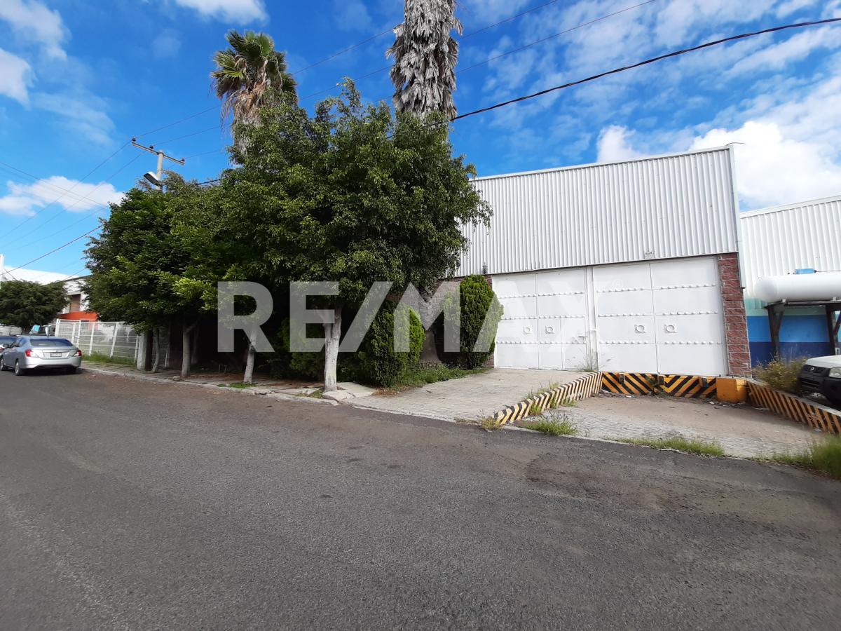 BODEGA EN VENTA PARQUE INDUSTRIAL BERNARDO QUINTANA - (34)