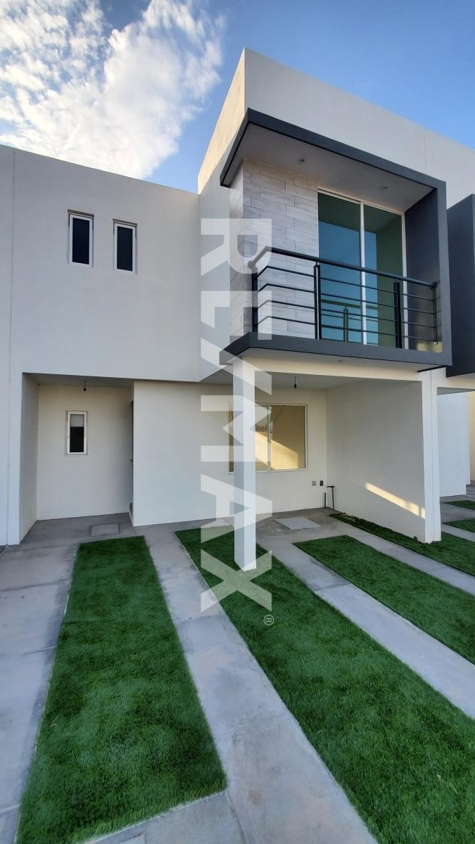 CASA EN VENTA, EN FRACC. LUNA AZUL EN SOLEDAD