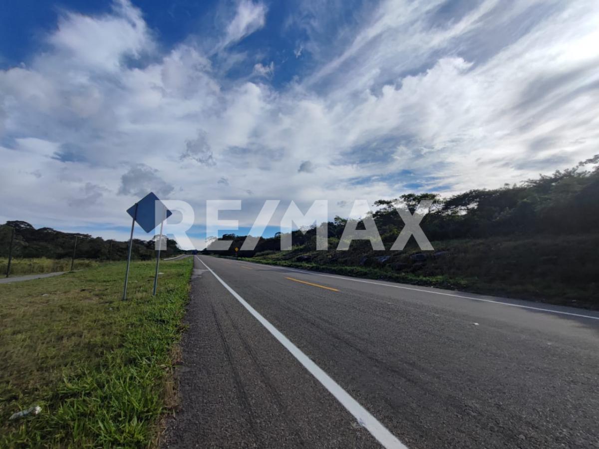 Terreno en Venta a Orilla de la Carretera en Ocozocoautla, Chiapas