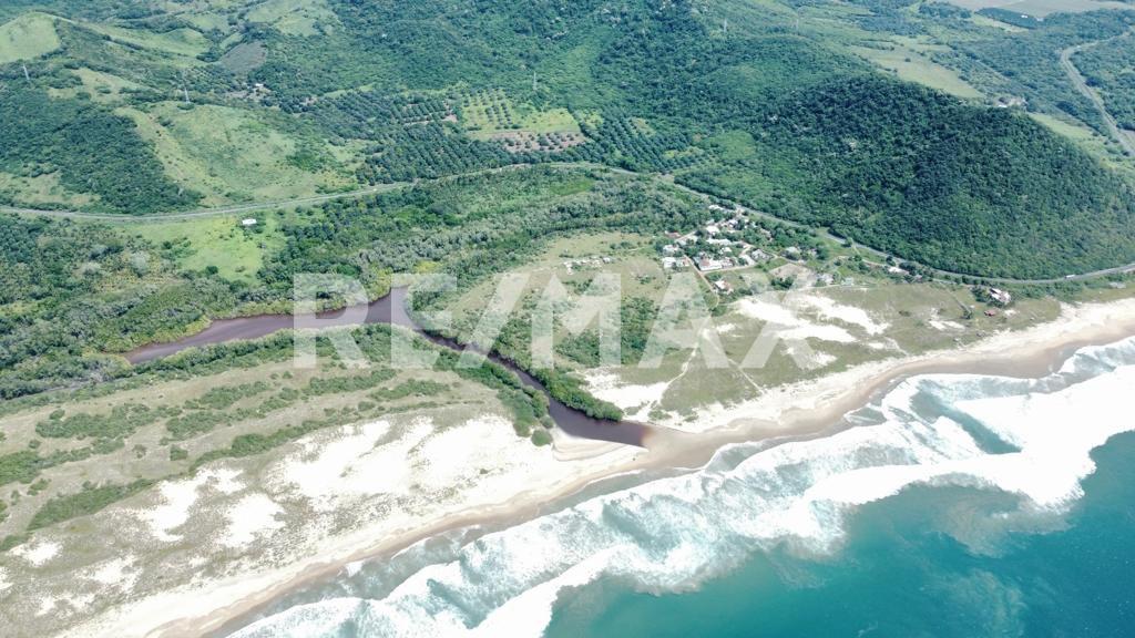 TERRENO CON LAGUNA Y CERCA DE LA PLAYA IDEAL PARA DESARROLLO INMOBILIARIO SUSTENTABLE