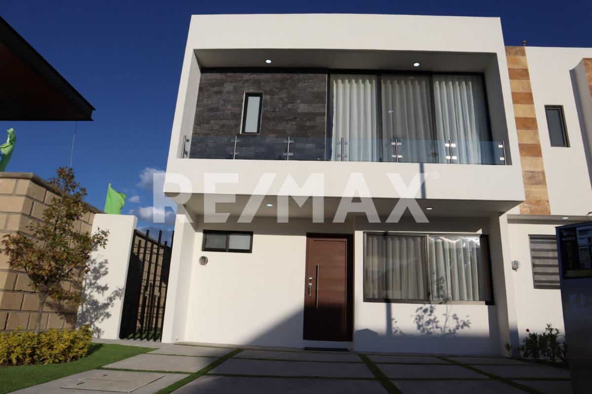 CASA EN VENTA EN SAN ISIDRO JURIQUILLA - (34)