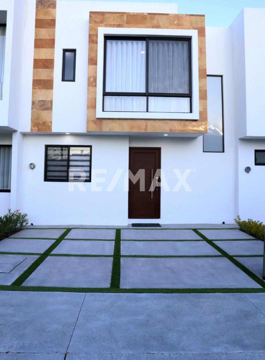 CASA EN VENTA EN SAN ISIDRO JURIQUILLA - (34)