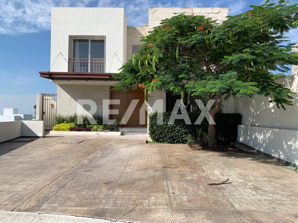 CASA EN VENTA EN REAL DE JURIQUILLA - (34)