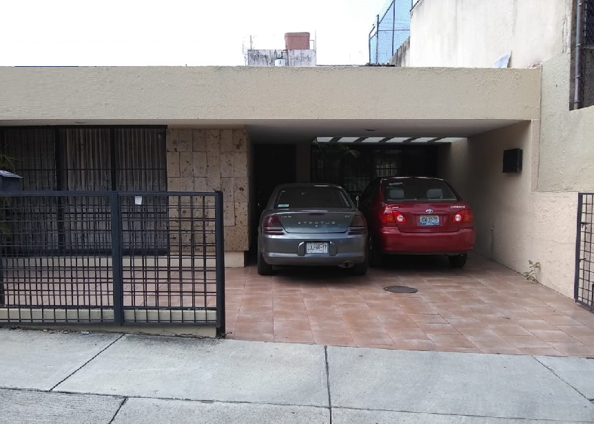 Casa en Jardines del Country de una planta