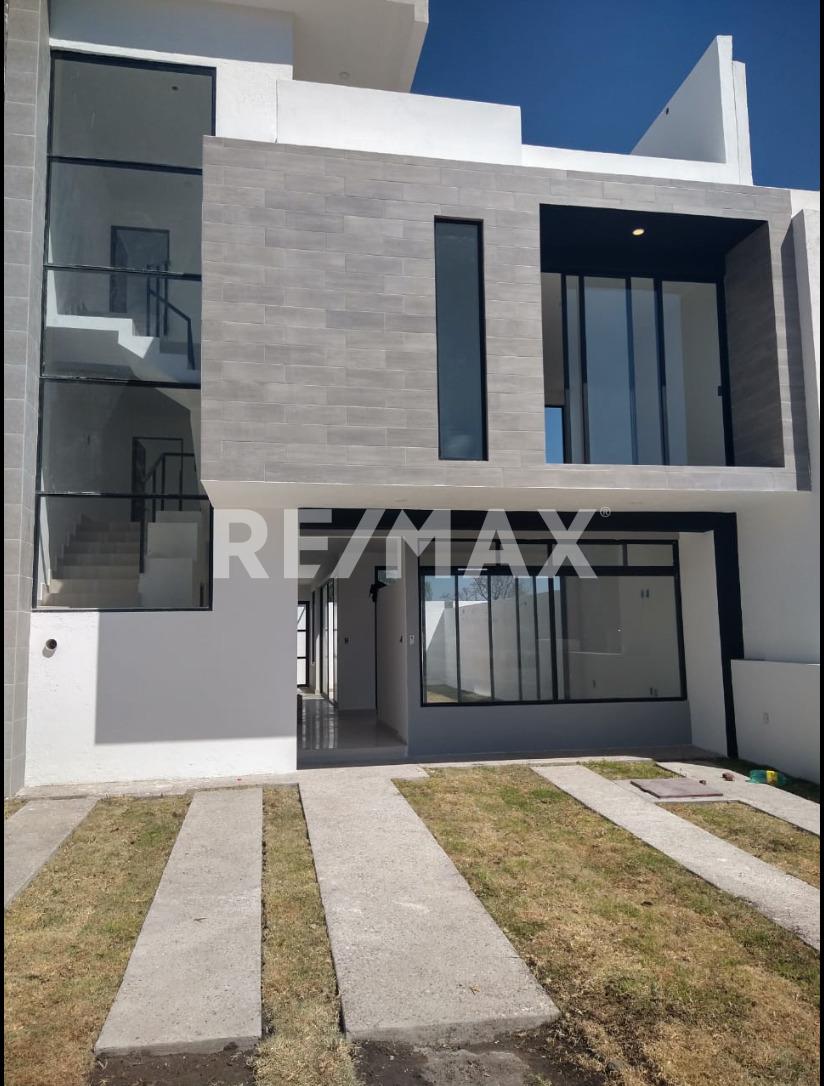 CASA EN VENTA EN BIO GRAND JURIQUILLA - (34)