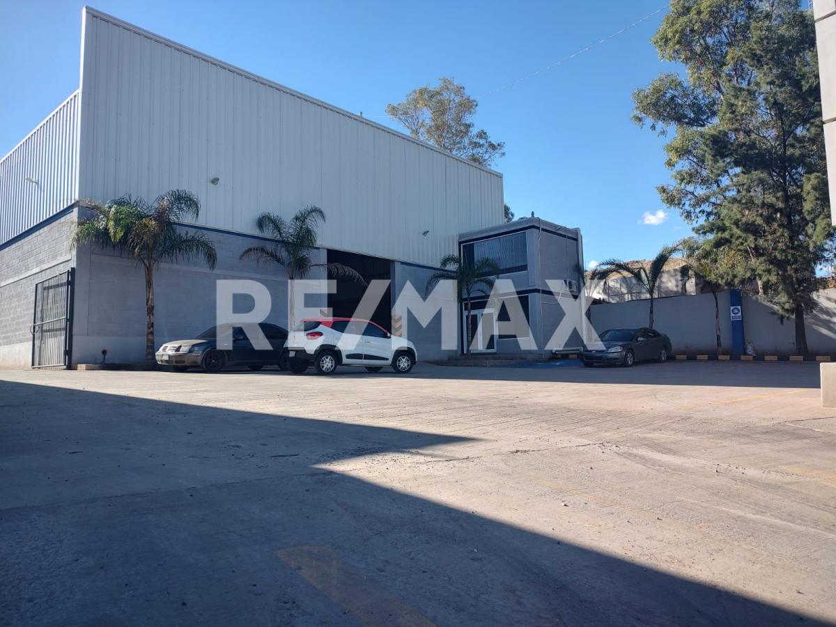 Se renta bodega salida a parral