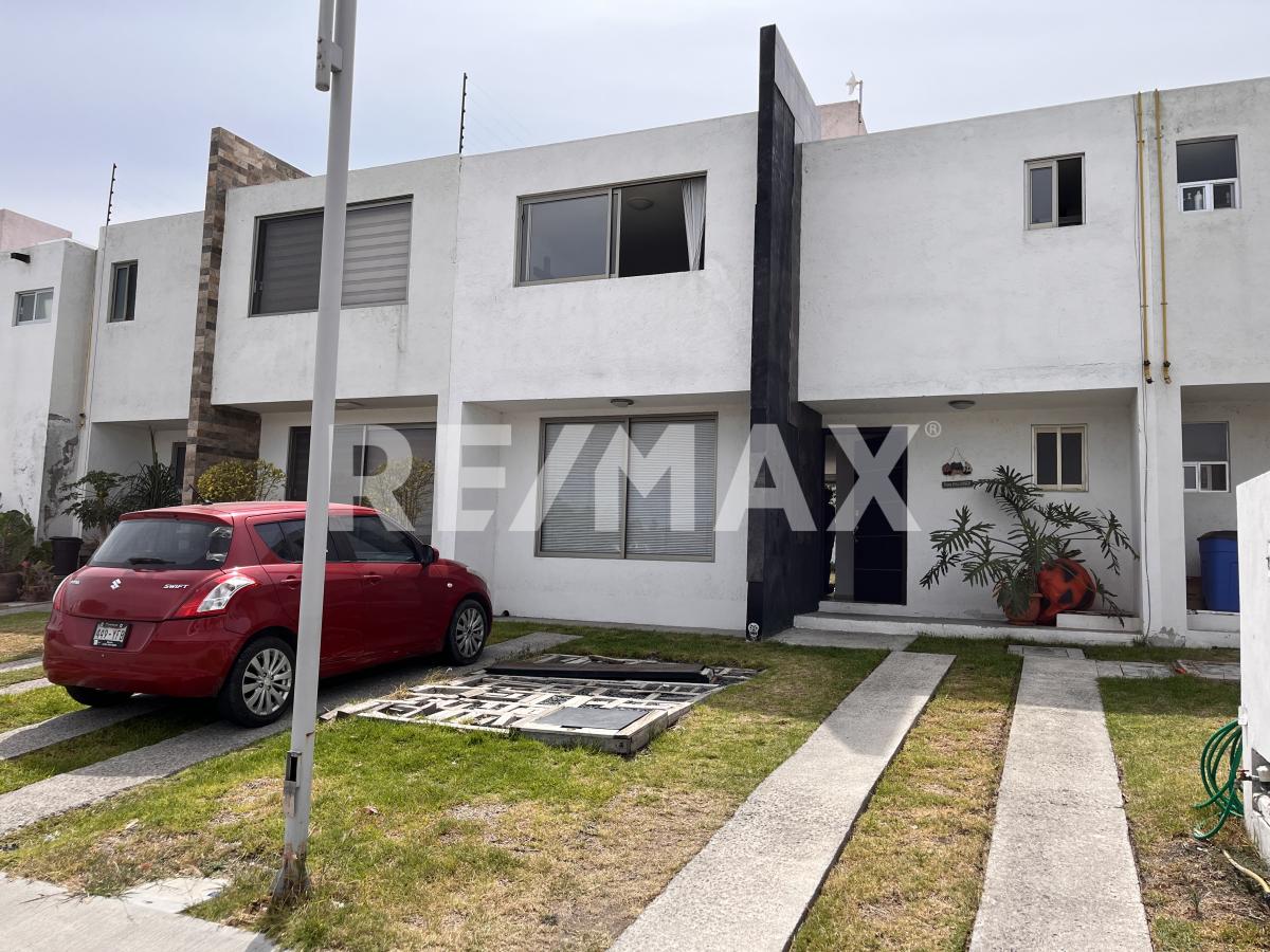 CASA EN VENTA EN CONDONIMIO JURIQUILLA - (34)
