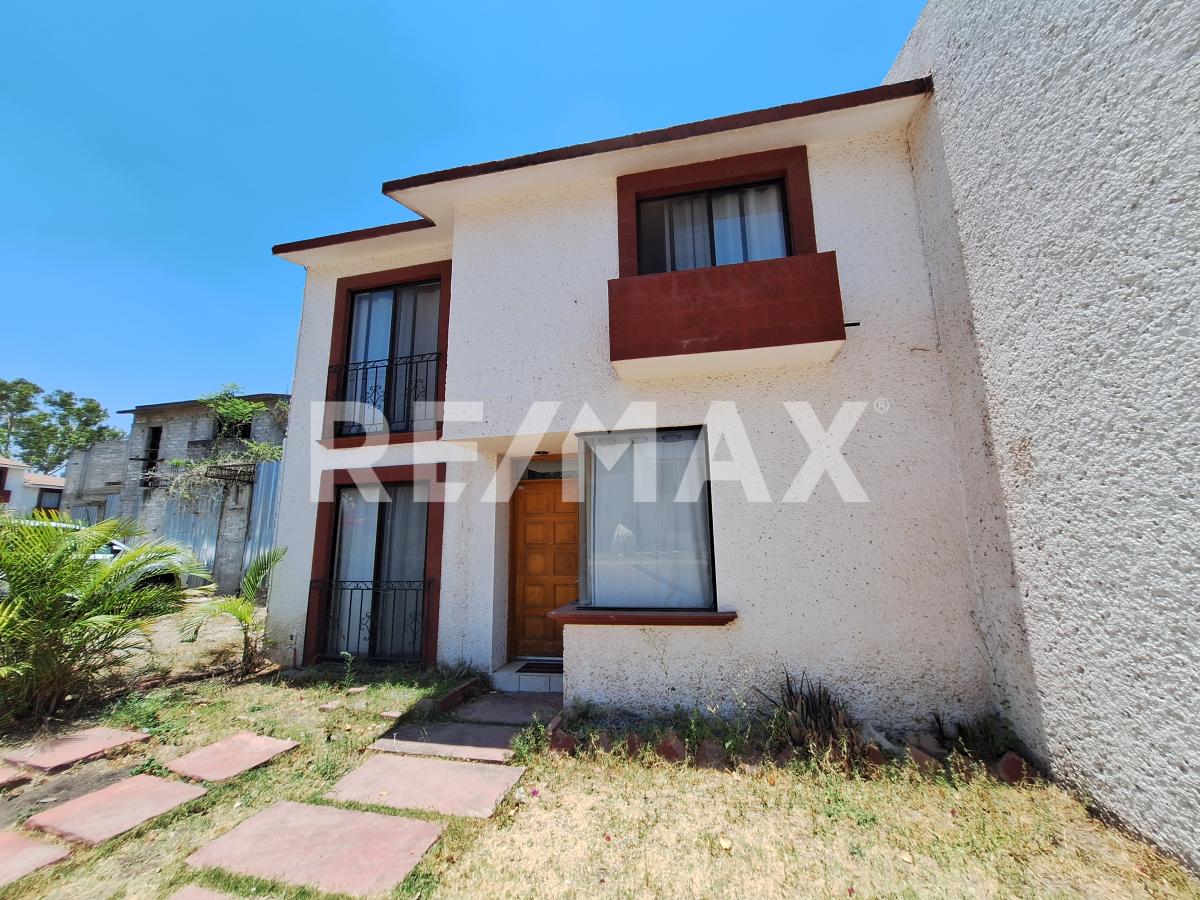 CASA EN VENTA EN RESIDENCIAL LA VISTA LOS OLVERA - (34)