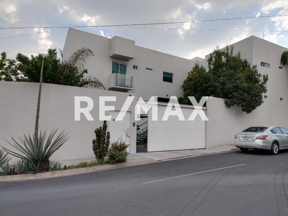 CASA EN VENTA EN PRIVADA JURIQUILLA - (34)