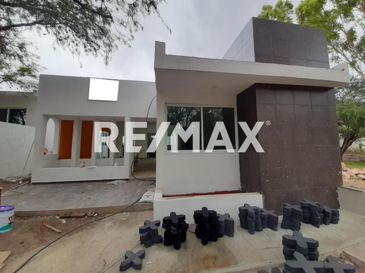 CASA EN VENTA EN LOS GIRASOLES TEQUISQUIAPAN - (34)