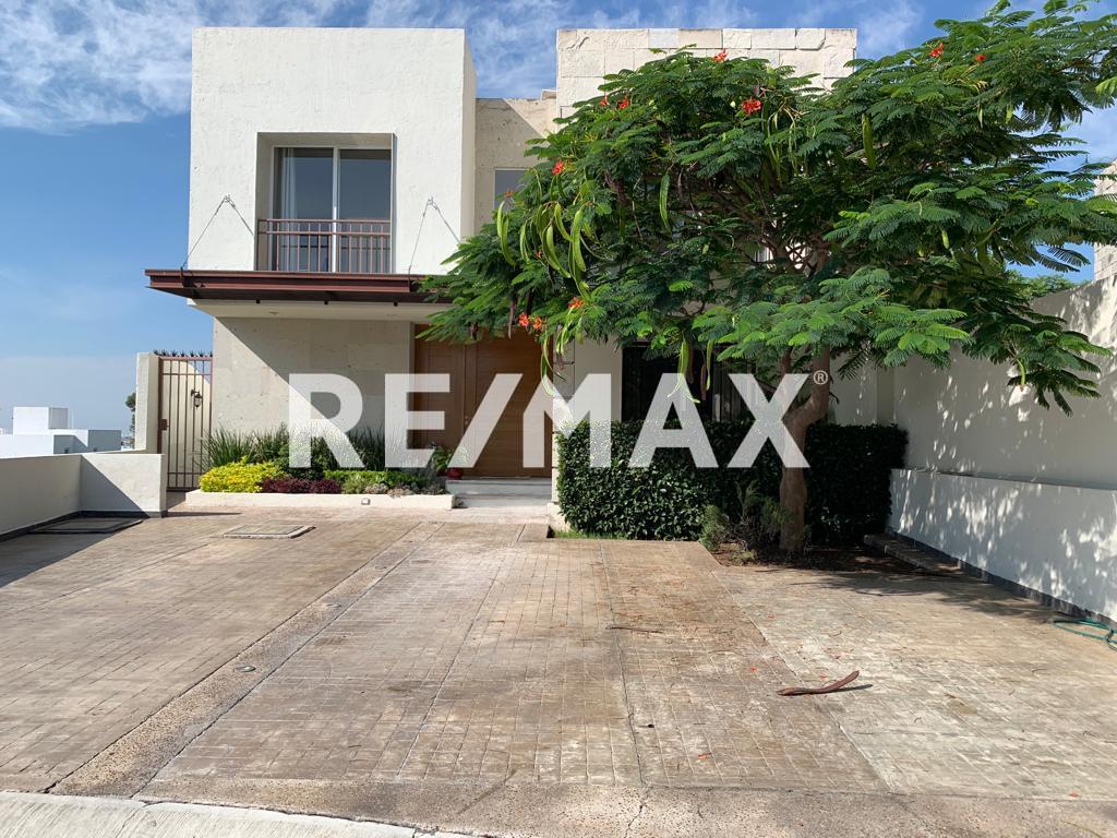 CASA EN VENTA EN REAL DE JURIQUILLA - (34)