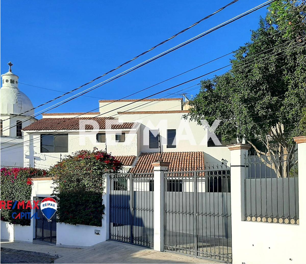 CASA EN VENTA EN COLINAS DEL PARQUE - (34)