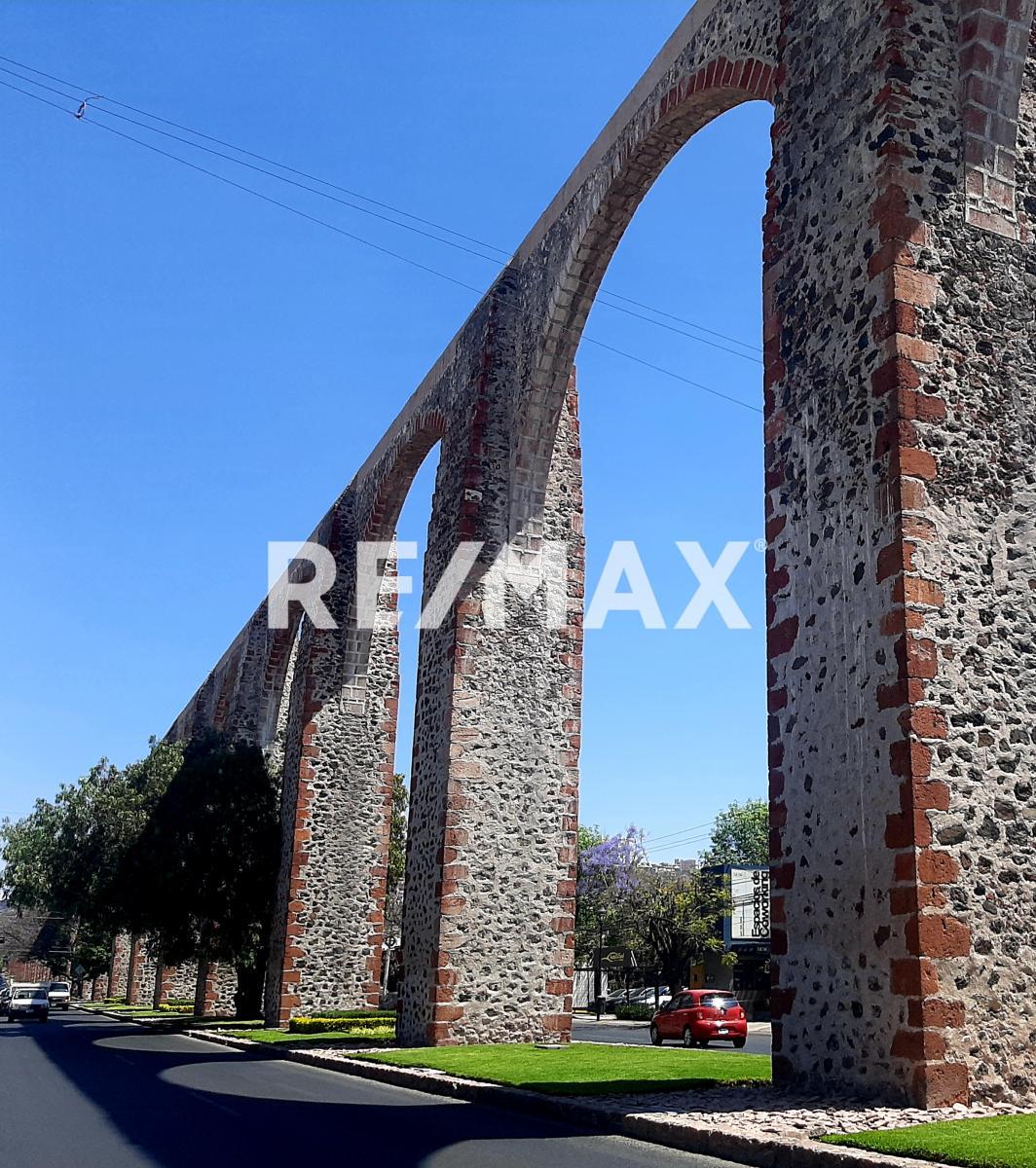 CASA EN VENTA EN JARDINES DE QUERÉTARO - (34)