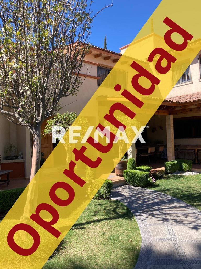 CASA EN VENTA EN CONDOMINIO JURICA - (34)