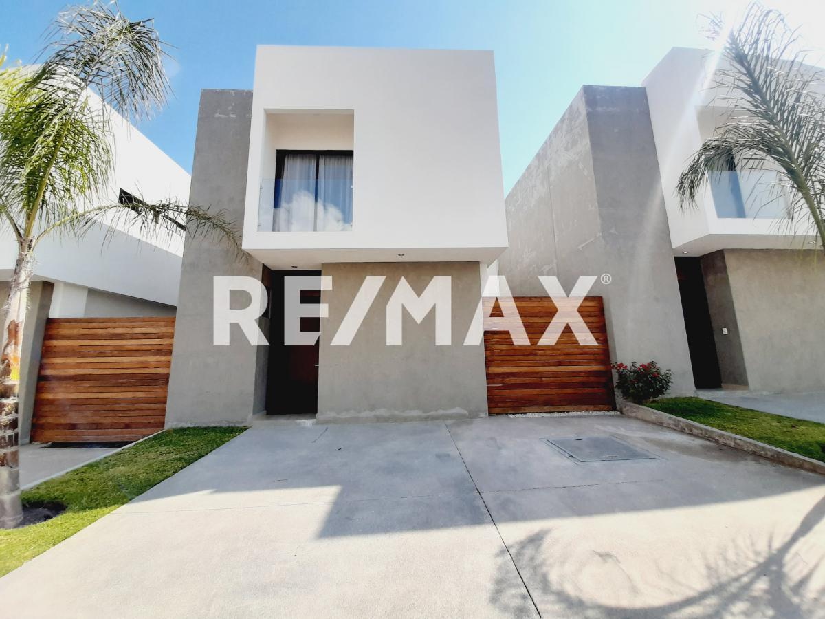 CASA EN VENTA EN SAN ISIDRO JURIQUILLA - (34)