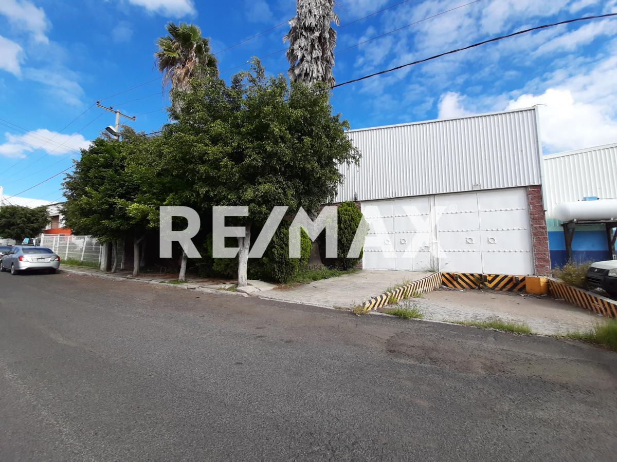BODEGA EN VENTA PARQUE INDUSTRIAL BERNARDO QUINTANA - (34)