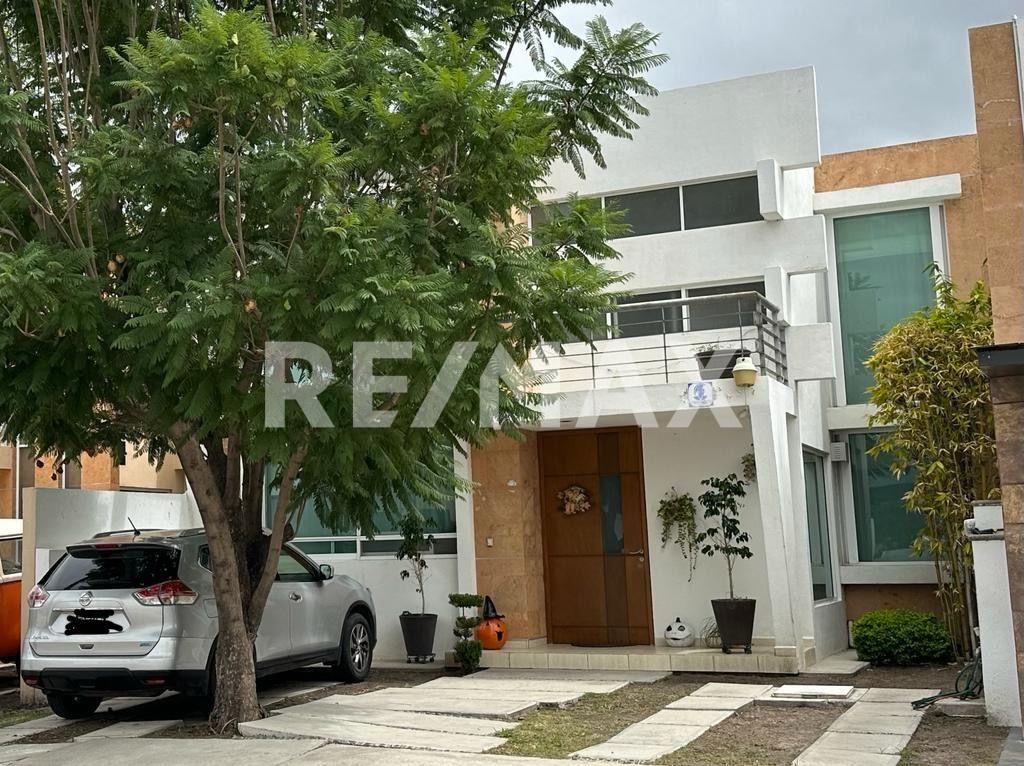 CASA EN VENTA CUMBRES DEL LAGO JURIQUILLA - (34)