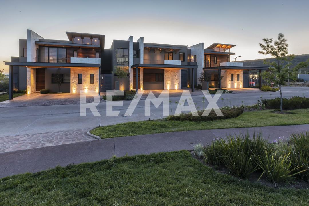 CASA EN VENTA EN CAMPANARIO NORTE - (34)