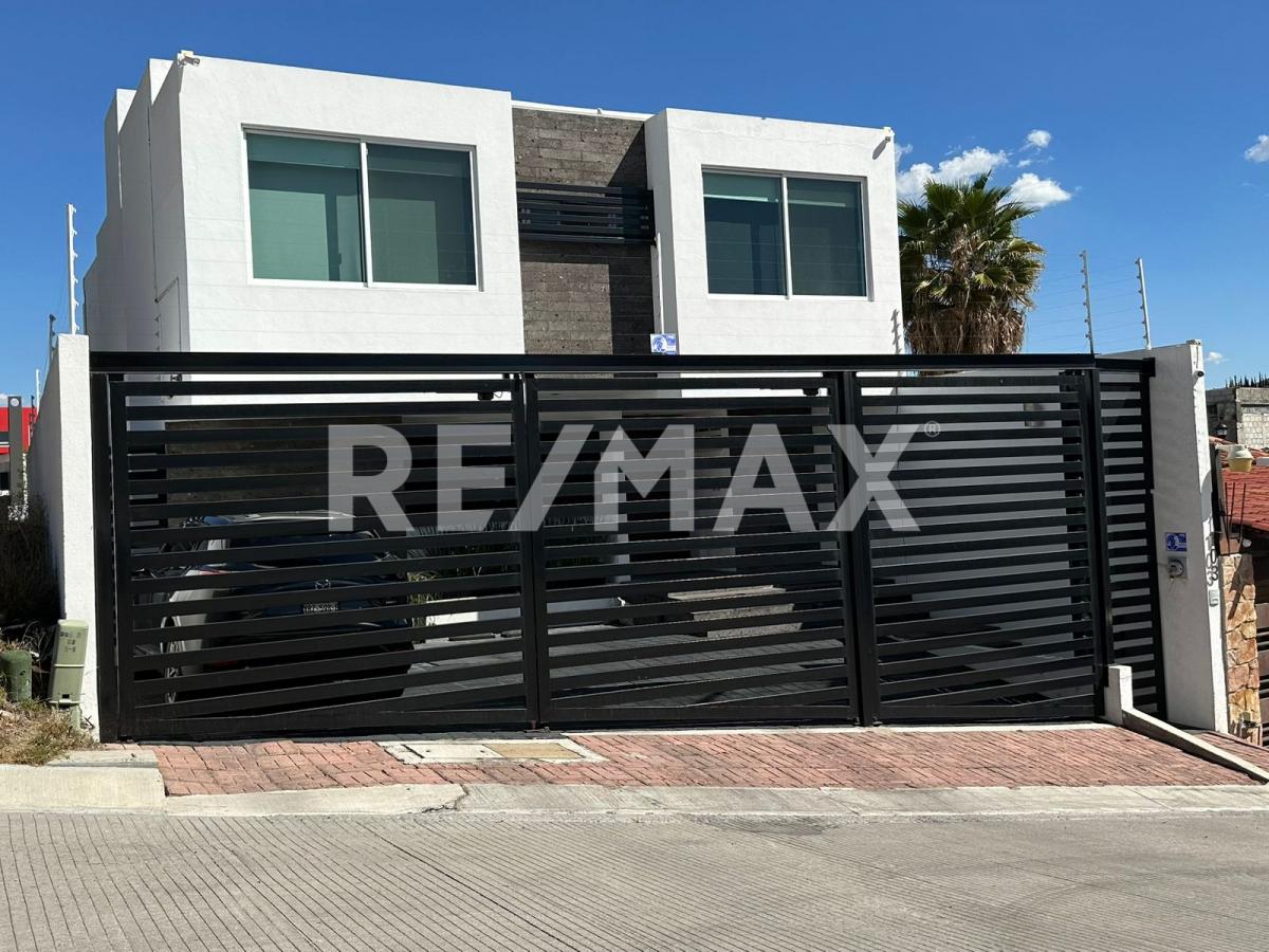 CASA EN VENTA EN REAL DE JURIQUILLA - (34)