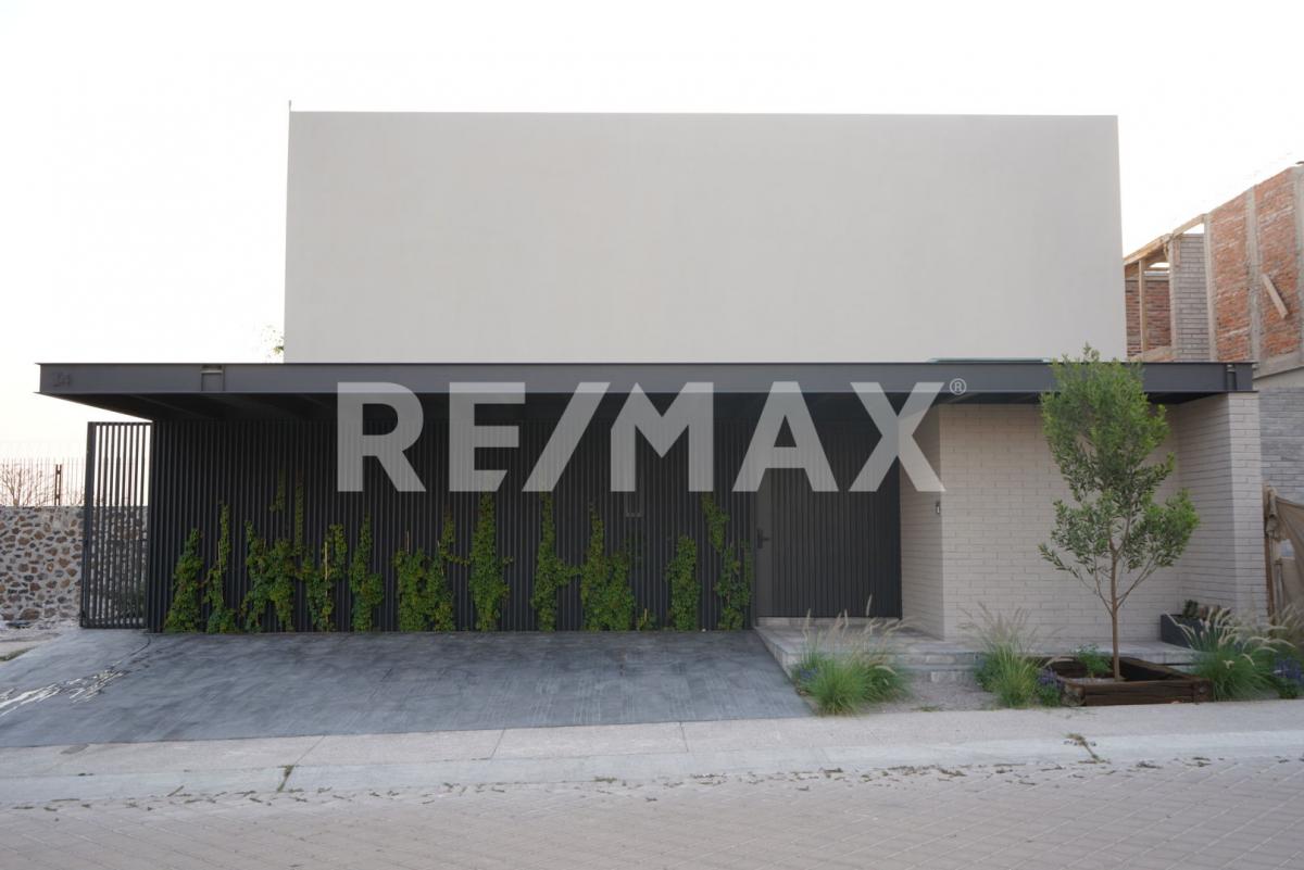 CASA EN VENTA EN LOMAS DEL CAMPANARIO NORTE - (34)