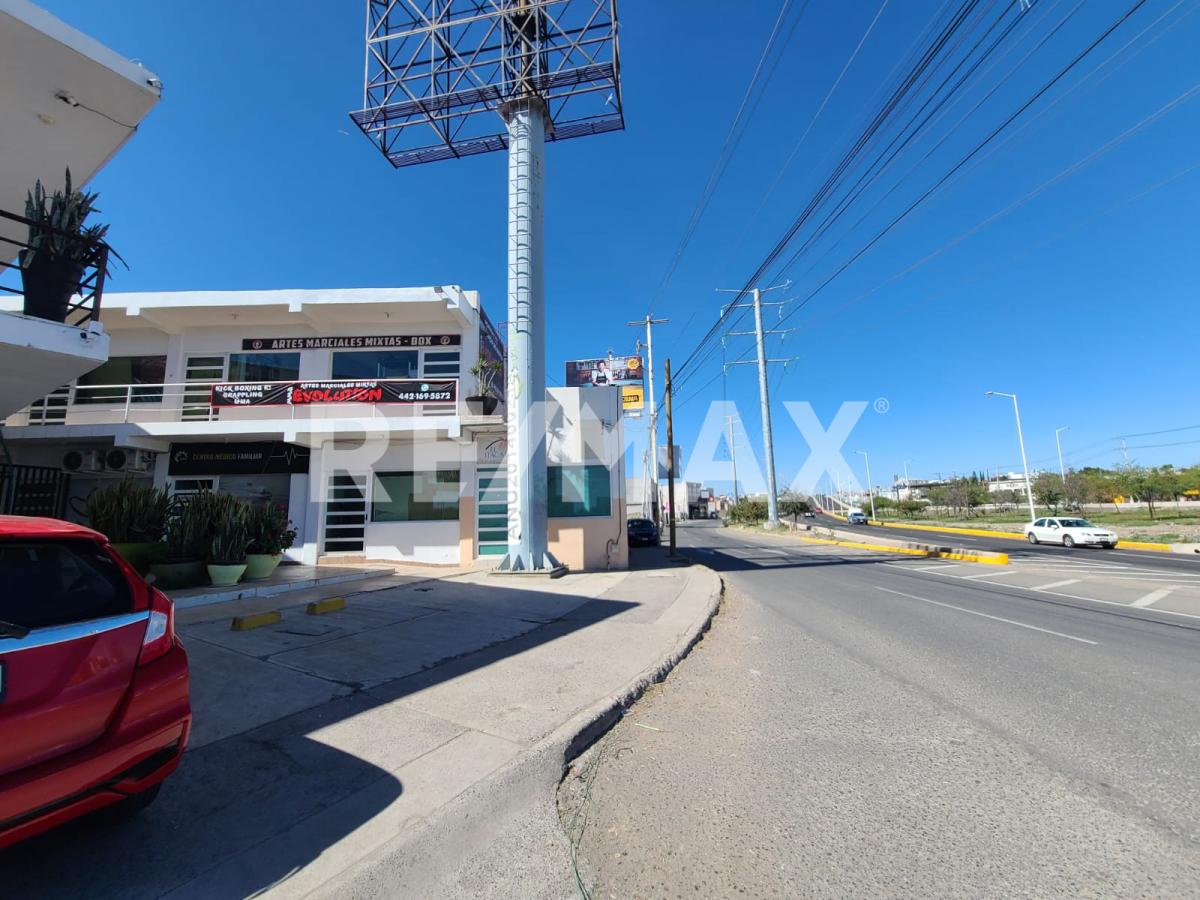 LOCAL EN RENTA EN PLAZA ARCANGEL - (34)