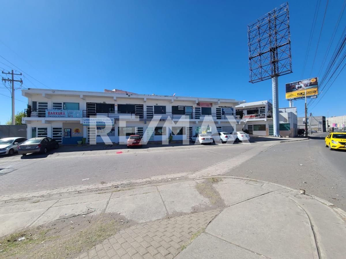 LOCAL EN RENTA EN PLAZA ARCANGEL - (34)