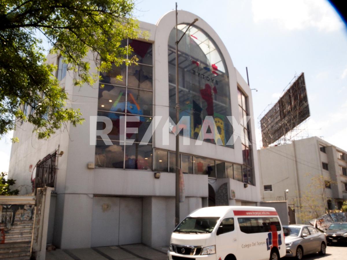 Venta Edificio en Cd. Satélite sobre lateral del Periférico 