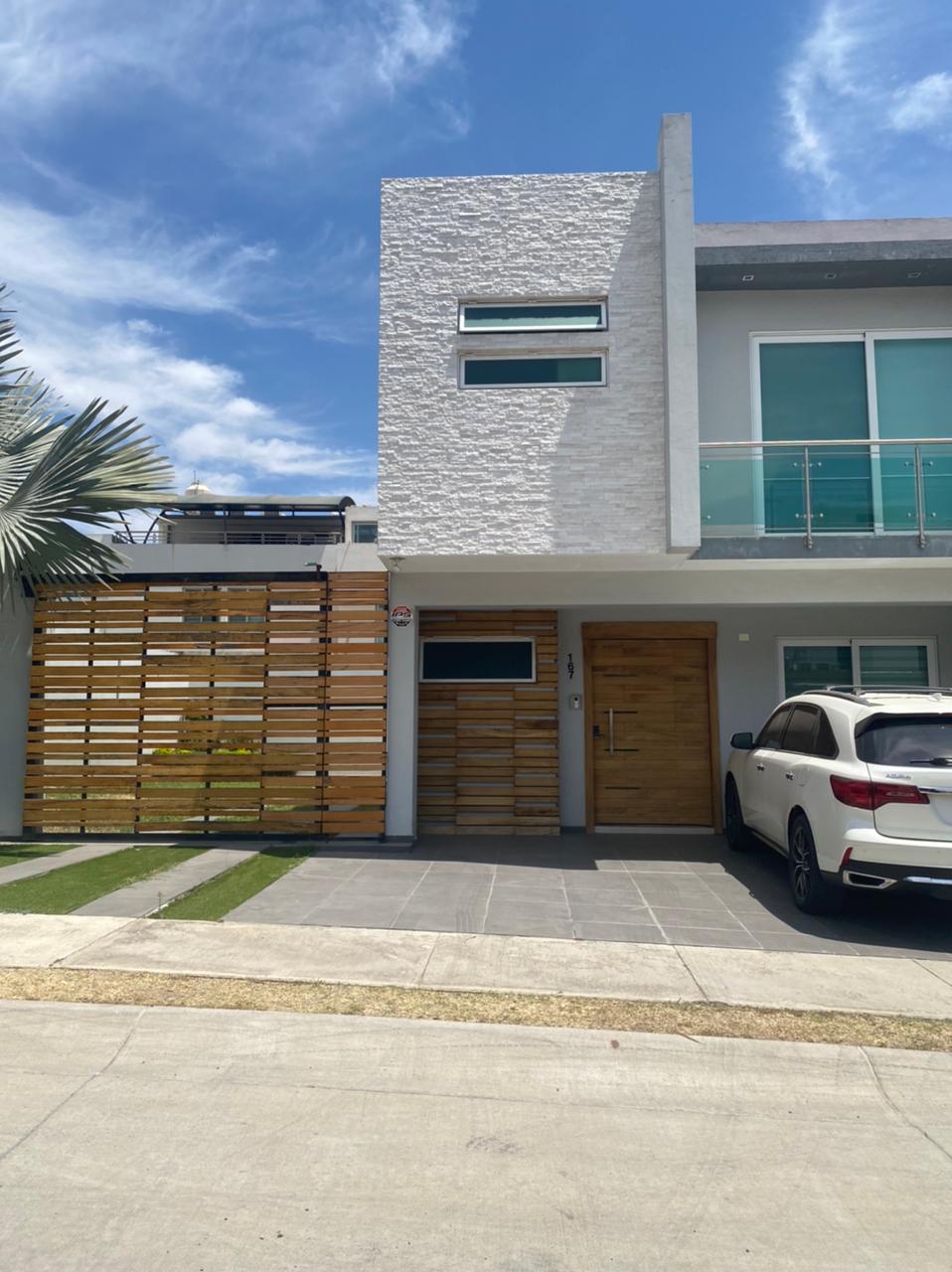 Casa con amplio jardín en La Cima  en LA CIMA, Zapopan - foto 2 de 44