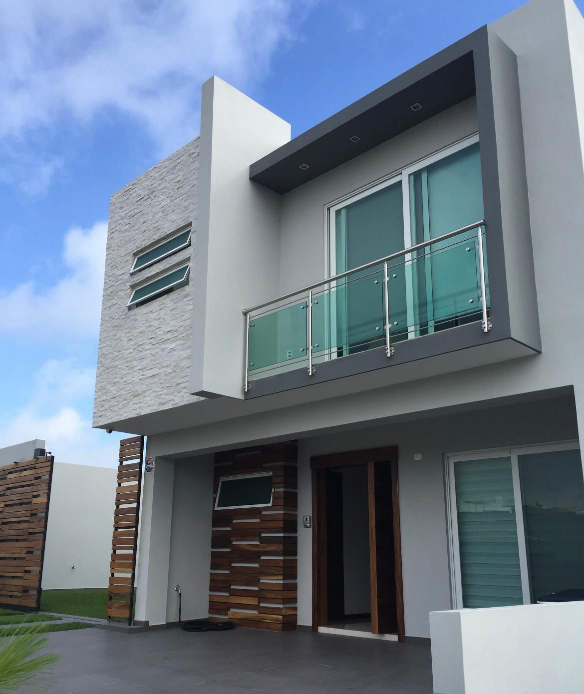 Casa con amplio jardín en La Cima 