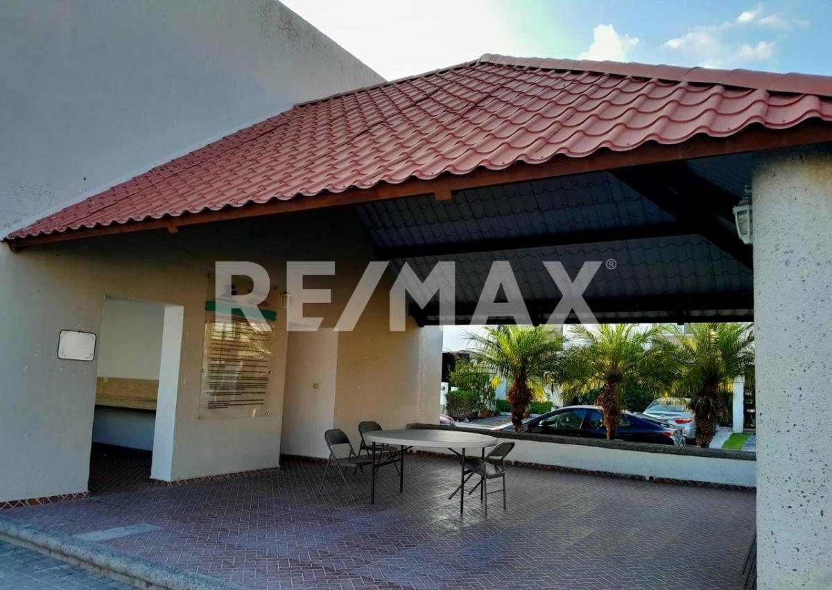 CASA EN VENTA EN SANTA FE JURIQUILLA - (34)