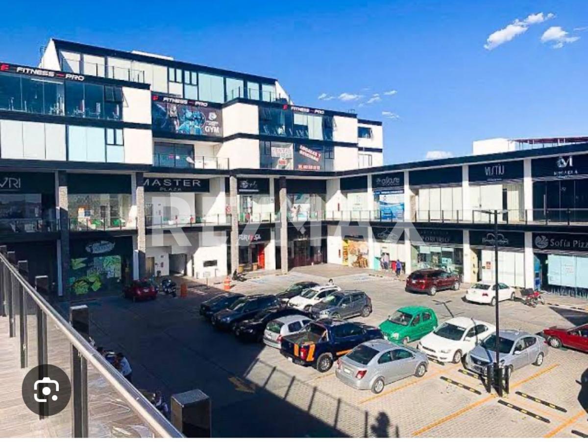 LOCAL EN RENTA EN PLAZA MASTER MILENIO III - (34)