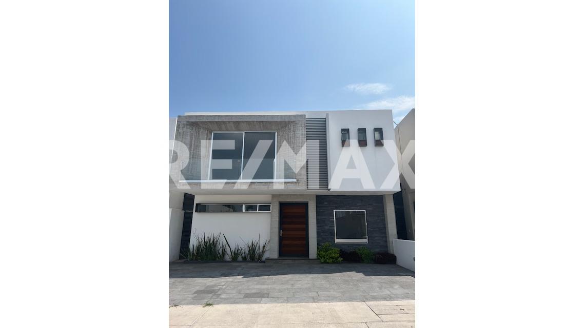 CASA EN VENTA EN LOMAS DE JURIQUILLA - (34)