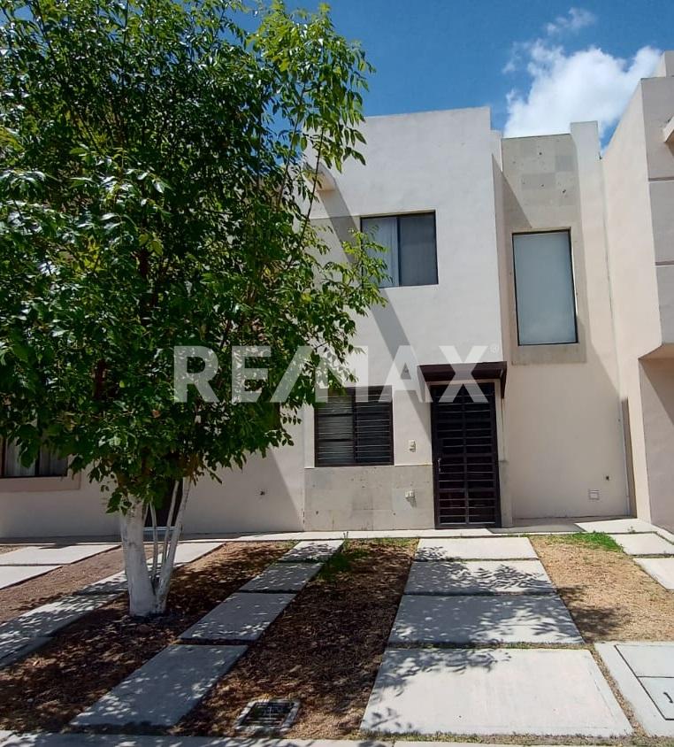 CASA EN RENTA EN RINCONES DEL MARQUÉS - (34)