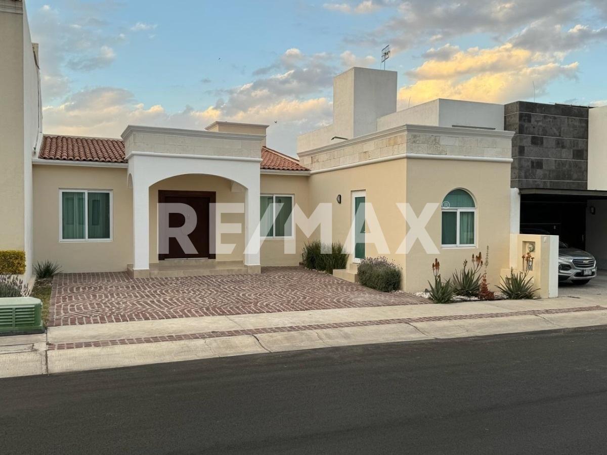 CASA EN VENTA EN MISION SAN JERONIMO - (34)