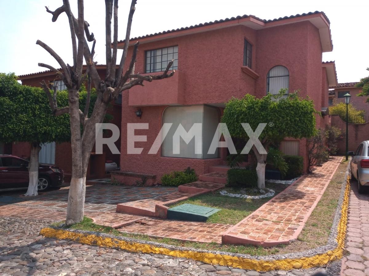 Casa en Fraccionamiento la Alhambra.