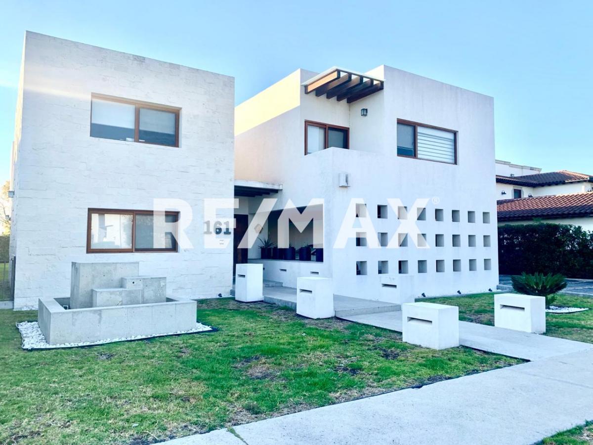 CASA EN RENTA EN EL CAMPANARIO - (34)