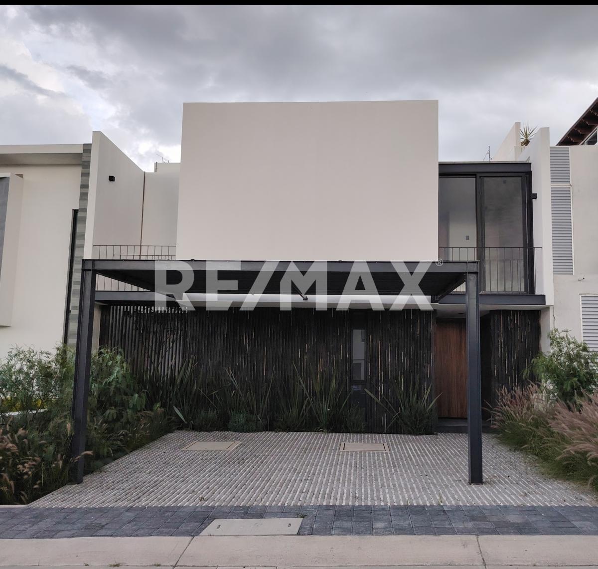 CASA EN VENTA EN CONDOMINIO GRAND JURIQUILLA - (34)