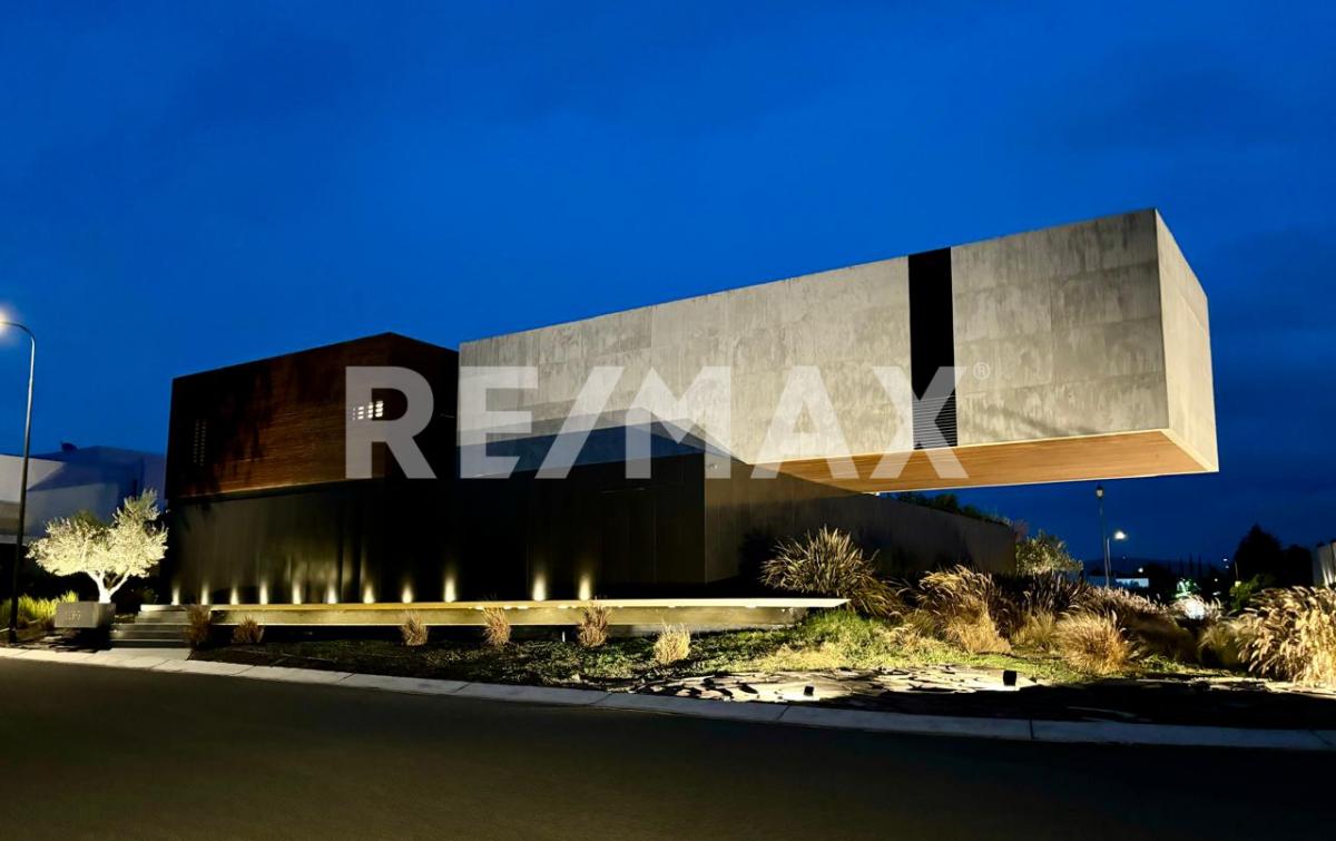 CASA EN VENTA EN FRACCIONAMIENTO CAMPANARIO - (34)