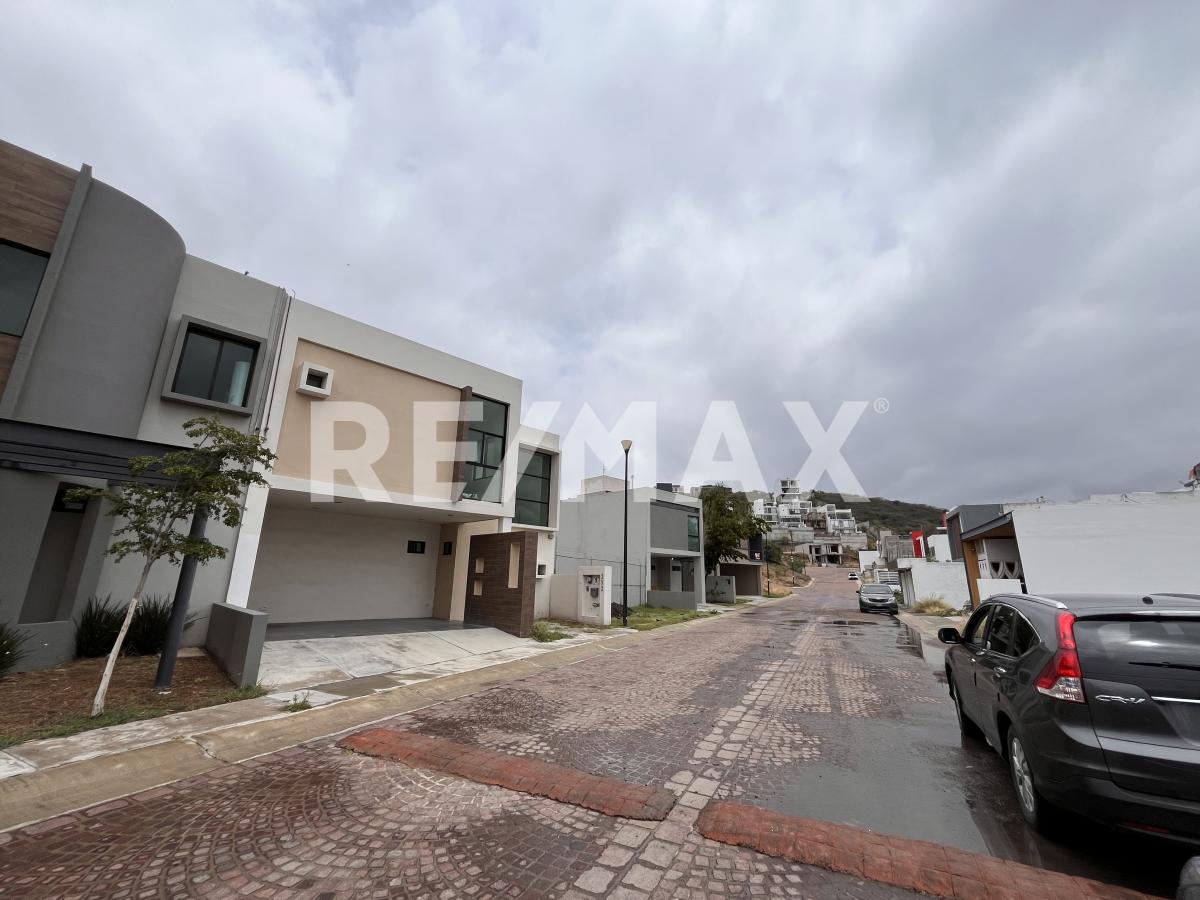 TERRENO EN VENTA EN CUMBRES DEL LAGO - (34)