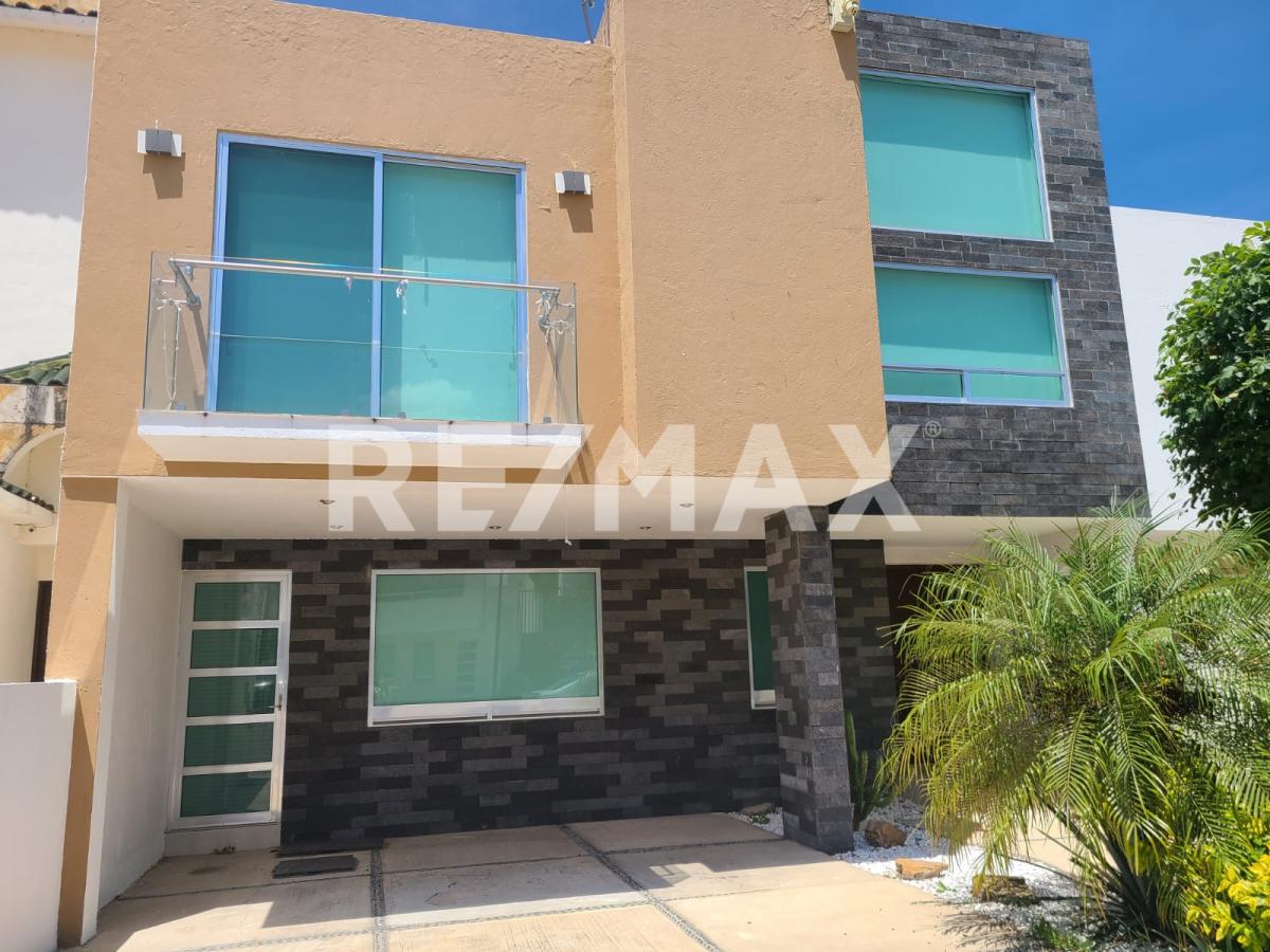 CASA EN VENTA EN CONDOMINIO CUMBRES DEL LAGO - (34)