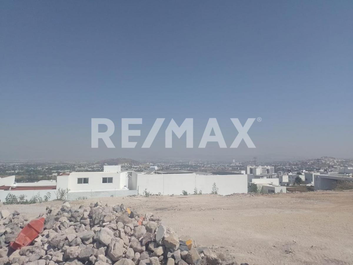 TERRENO COMERCIAL EN VENTA EN PUERTA ESMERALDA CORREGIDORA - (34)