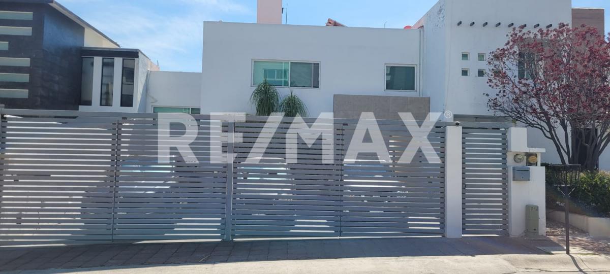 CASA EN RENTA EN REAL DE JURIQUILLA - (34)