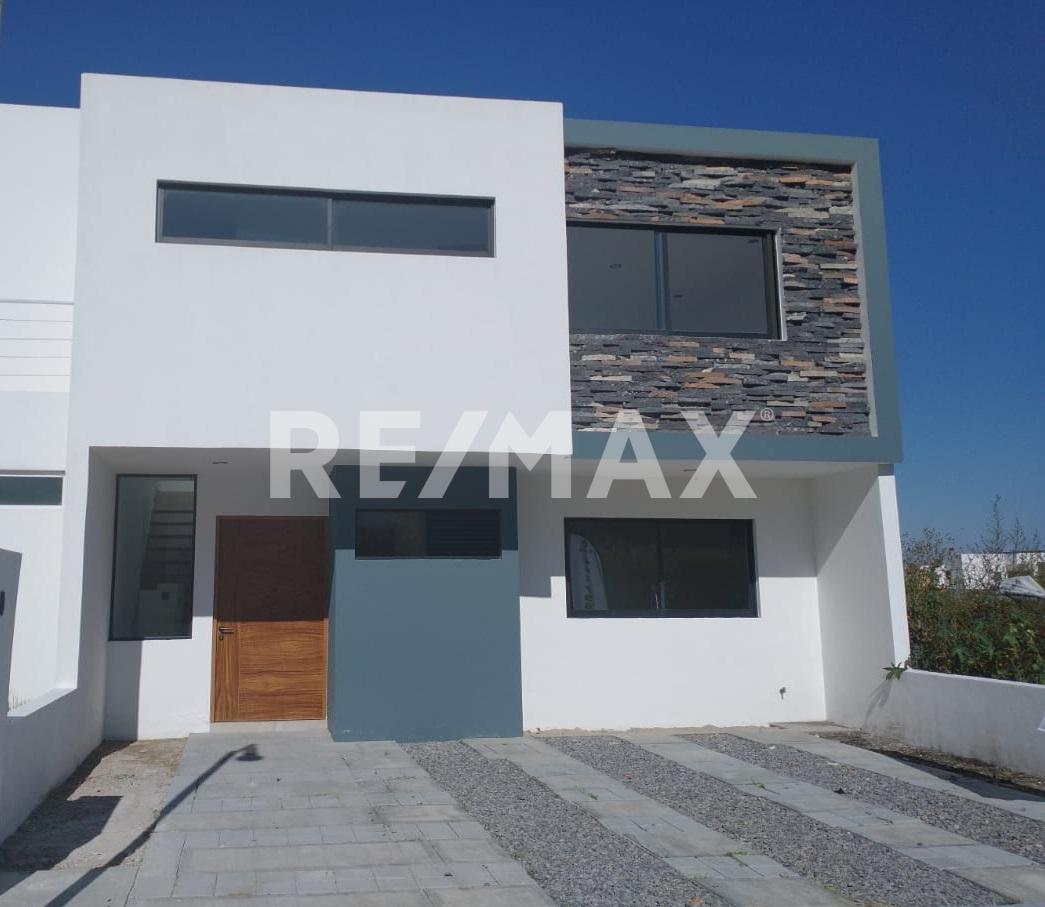CASA EN VENTA EN PRESERVE JURIQUILLA - (34)