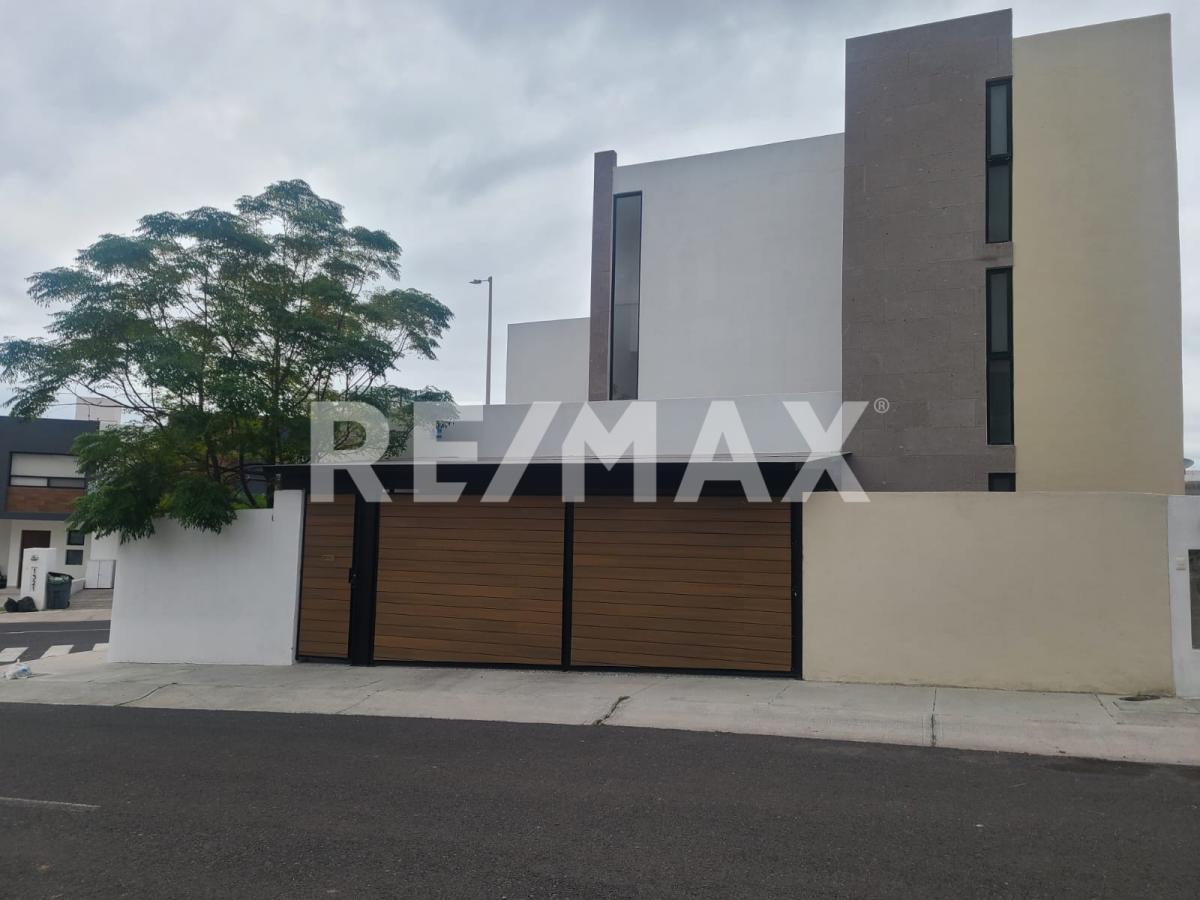 CASA EN VENTA EN CONDOMINIO EL REFUGIO - (34)